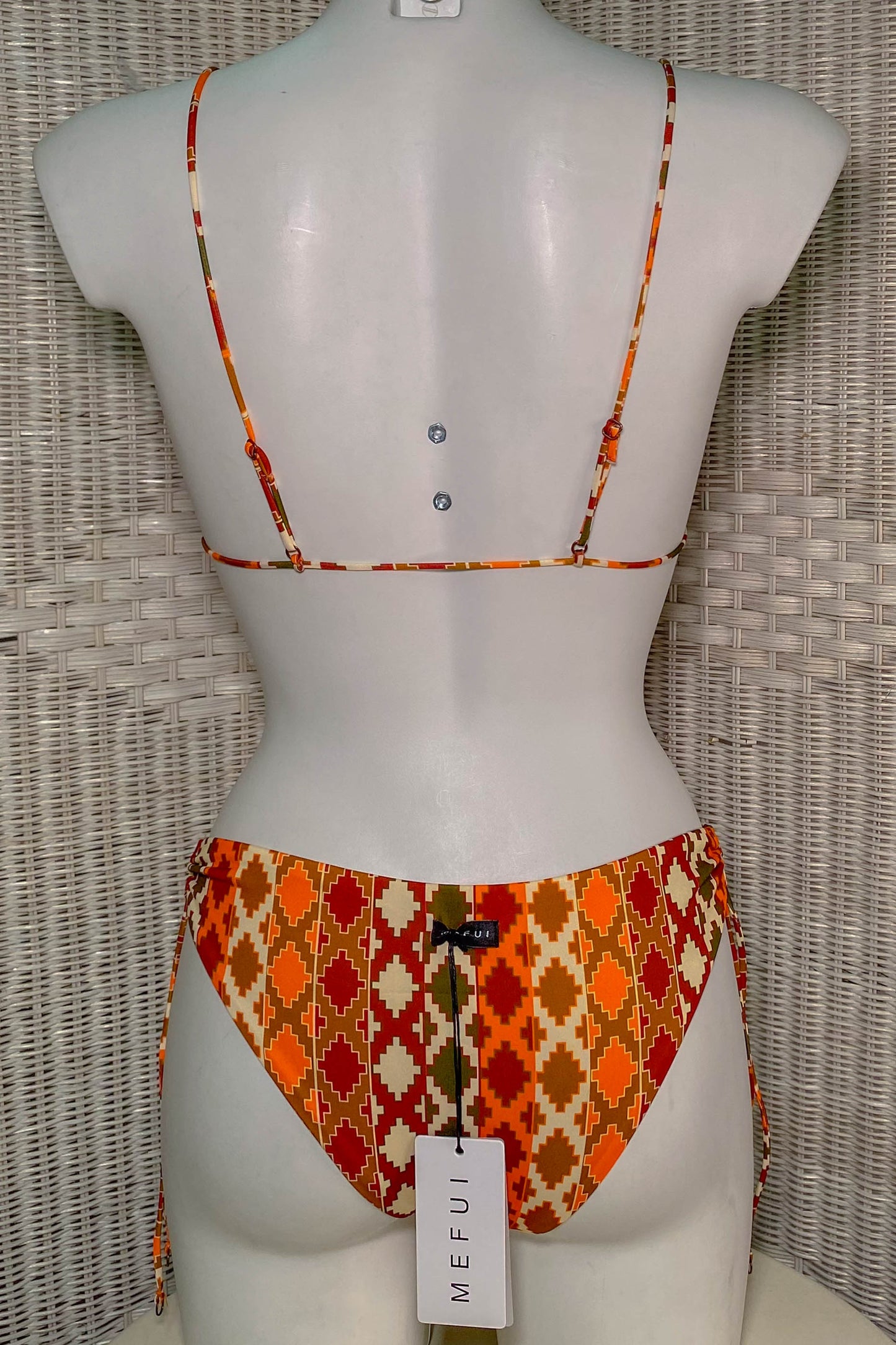 Bikini triangolo MEFUI con stampa tropicale vintage su manichino