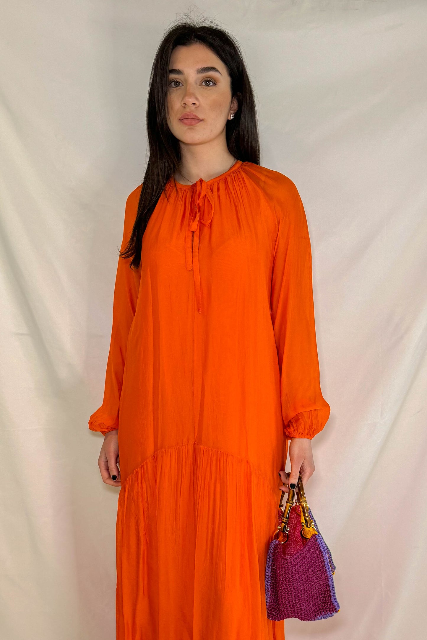 Abito lungo Pepita in arancione frontale per serate eleganti dettaglio