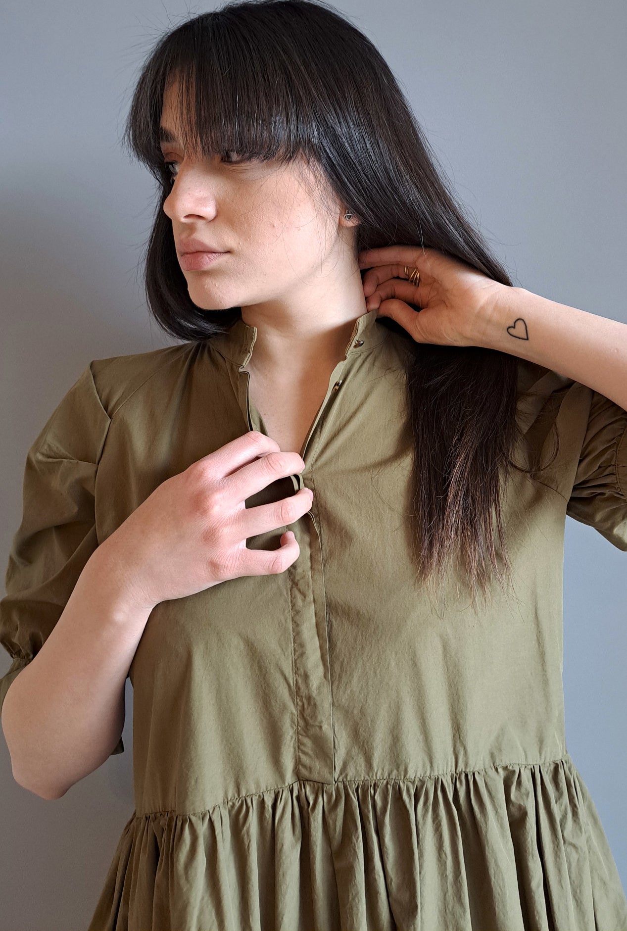 Abito verde casual elegante Alessia Santi vista frontale dettaglio scollo