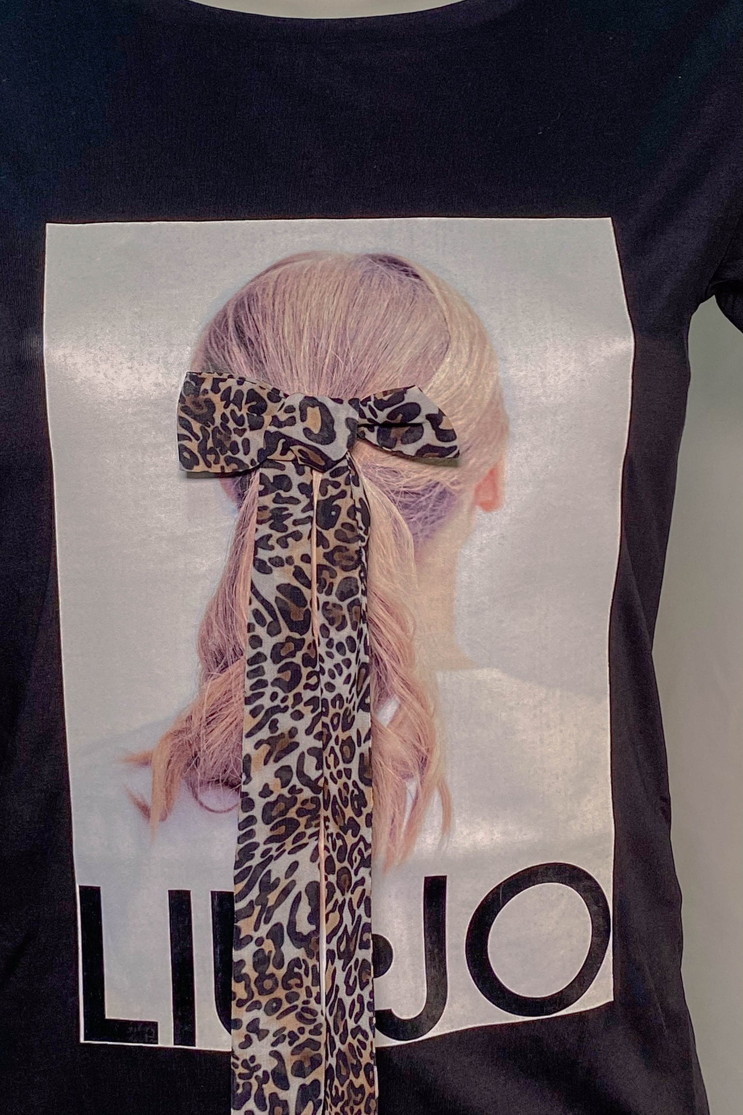 T-shirt Eleganza Urbana LIUJO con Dettaglio Leopardato