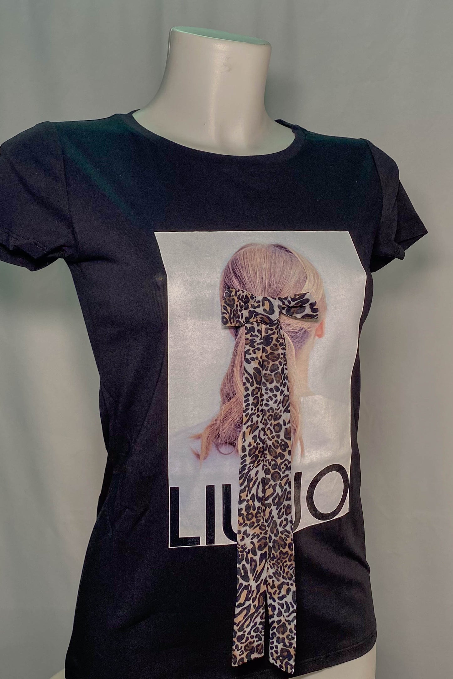 T-shirt Eleganza Urbana LIUJO con Dettaglio Leopardato