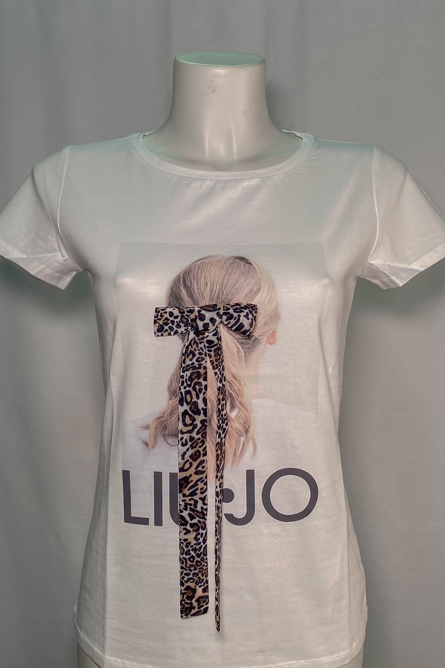 t-shirt-liujo-bianca-nero-fiocco-leopardato-