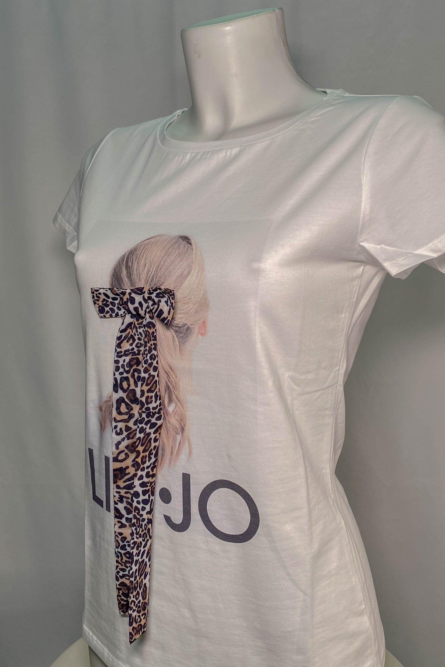 t-shirt-liujo-bianca-nero-fiocco-leopardato-