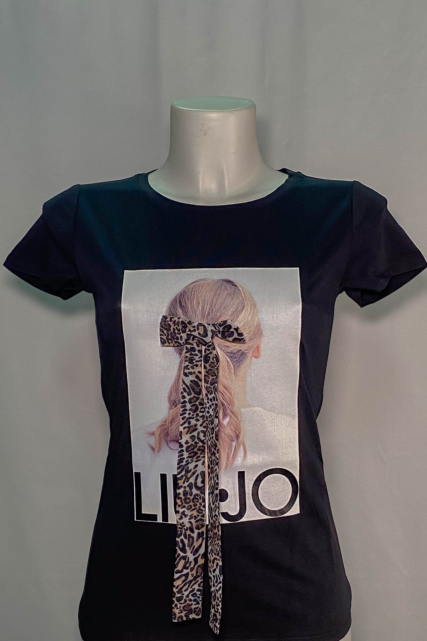 T-shirt Eleganza Urbana LIUJO con Dettaglio Leopardato