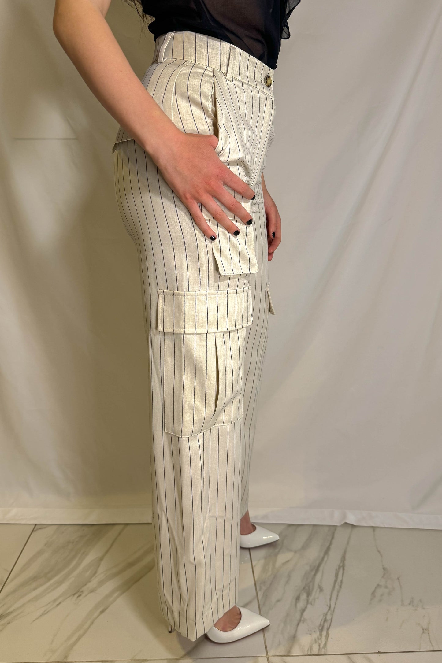 Pantalone cargo chic Vicolo bianco con tasche