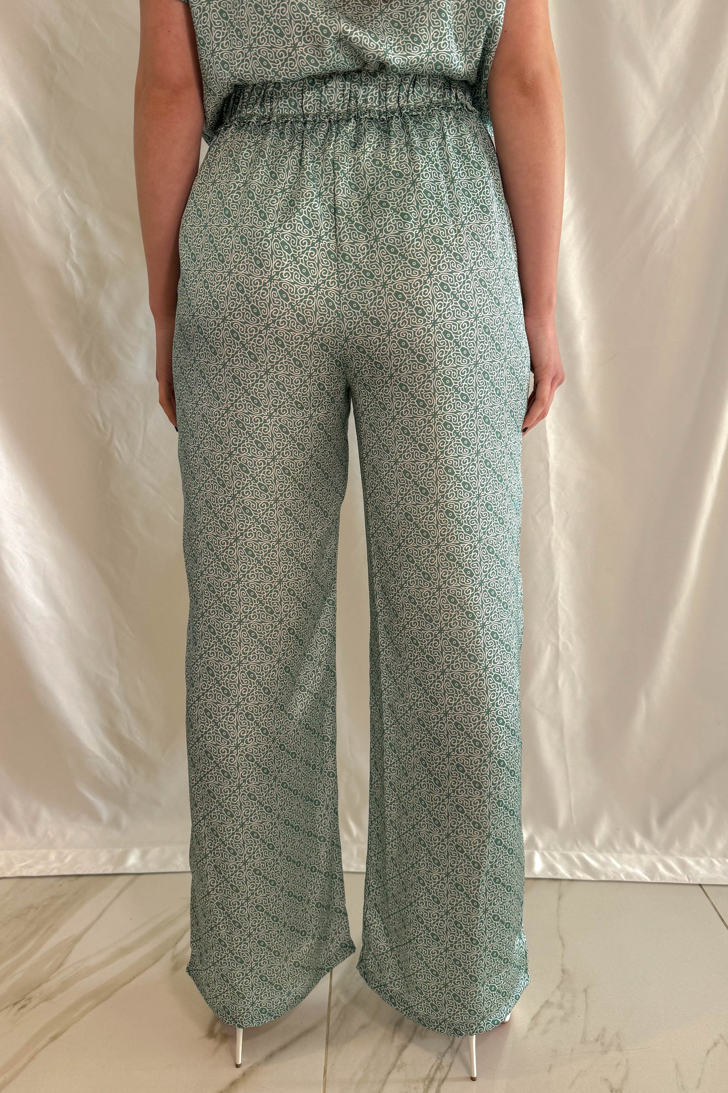 Pantalone raso leggero decorativo OROBLU collezione PE24 frontale